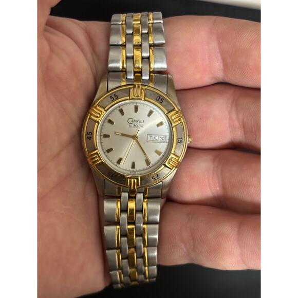 Vintage Caravelle By Bulova T8 2-Tone Men’s Watch. New Battery! - Picture 1 of 9